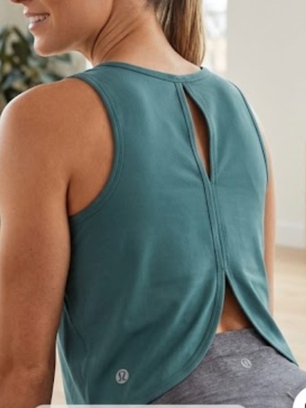 lululemon athletica Women's Teal Tank Top High Low Back Slit
